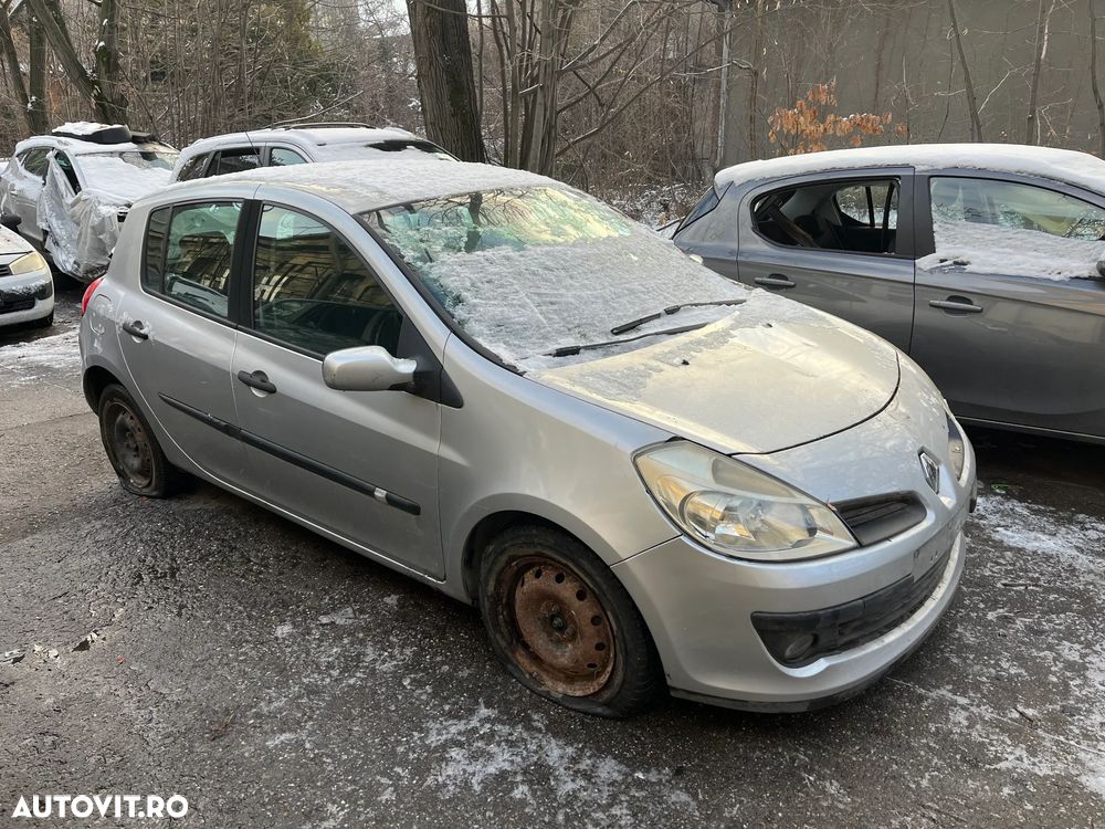 Dezmembrez Renault Clio 3 gri argintiu benzina 2007 - 1