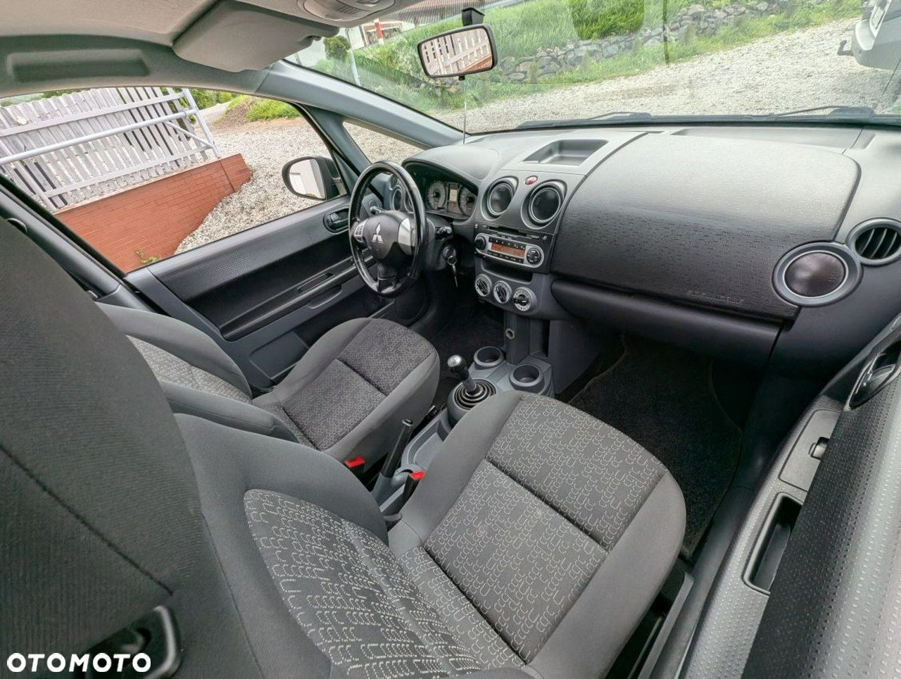 Mitsubishi Colt - 13