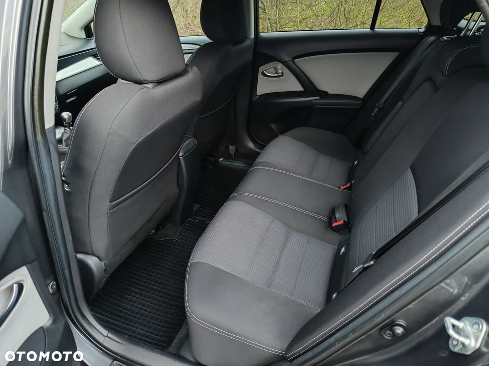 Toyota Avensis 1.8 Premium - 18