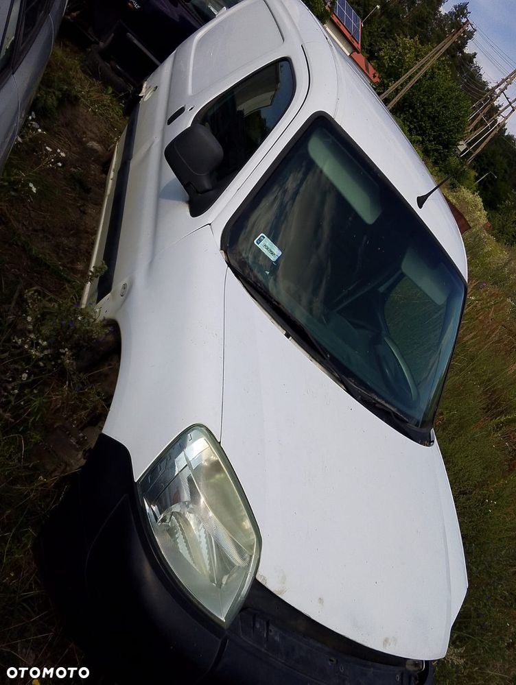 Peugeot Partner I (02-10r.) 1.4B 74KM. Silnik TU3JP Skrzynia Mecha 5 lakier EWP – Lakier biały BONQUISE. Cały na części. GWARANCJA !!! Przód Tył Zestaw Komplet Drzwi Klapa Zderzak Błotnik Maska Grill Atrapa Szyba Pas Lampa Lusterko Boczki Fotel Kanapa Kokpit Deska Rozdzielcza Przełącznik Włącznik Sterownik Przewody Wiązka Instalacja Moduł Komputer Czujnik Listwa Pompa Alternator Wtryski Głowica Rozrusznik Kompresor Sprzęgło Dwumas Silnik Skrzynia ABS Klimatyzacji Paliwa Wspomagania Kolektor Turbina Przepustnica Zawór Chłodnica Koło Hak Belka Sanki Zawieszenie Mcpherson Półoś Amortyzator Wydech Tłumik Zacisk Most - 3