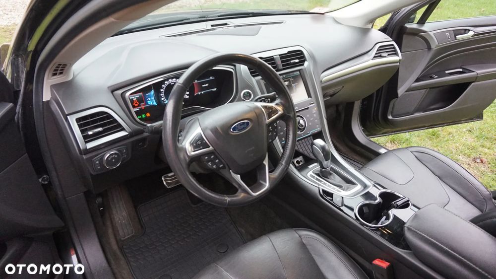 Ford Fusion 2.0 EcoBoost Titanium - 19
