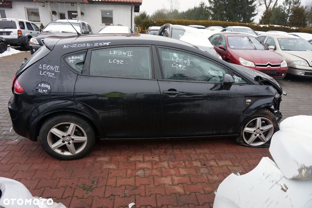 SEAT LEON II 1P1 LIFT 5D HB 2010 LC9Z 1.4 TSI CAXC 125KM LHY CZARNY na części - 6