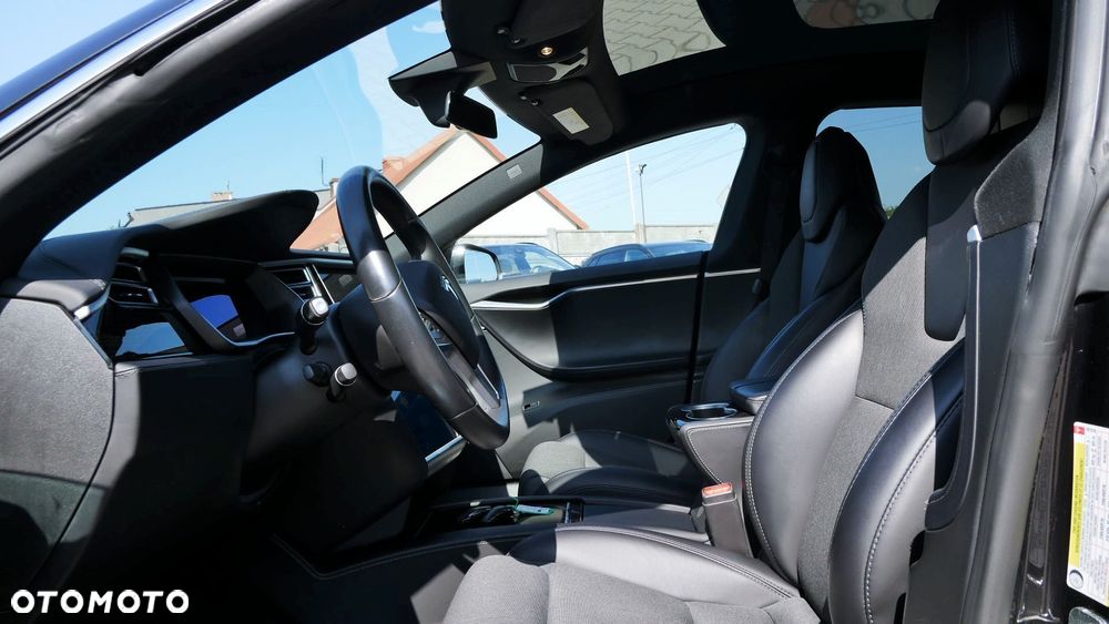 Tesla Model S - 20
