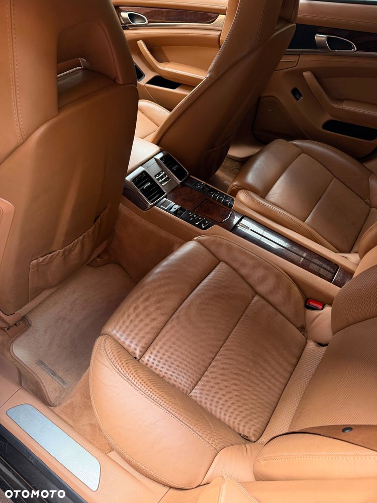 Porsche Panamera 4S - 10