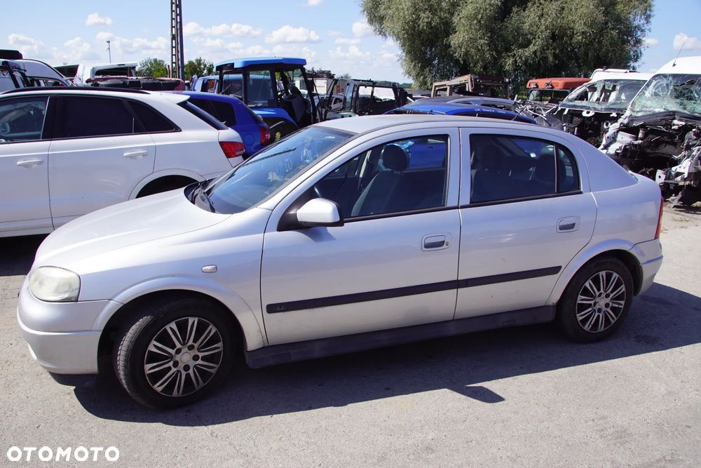 Auto na części - Opel Astra II G 1.6 16V 101 KM Z16XE F17 Z157 2002R Silnik Skrzynia Drzwi Maska Błotnik Zderzak Klapa Lampa Lusterko Klamka Szyba Deska Kokpit Sterownik Moduł Czujnik Licznik Panel Kierownica - 2