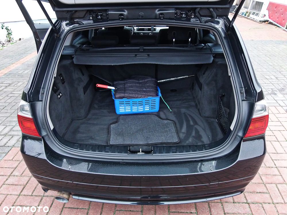 BMW Seria 3 320d DPF Touring Edition Fleet - 17
