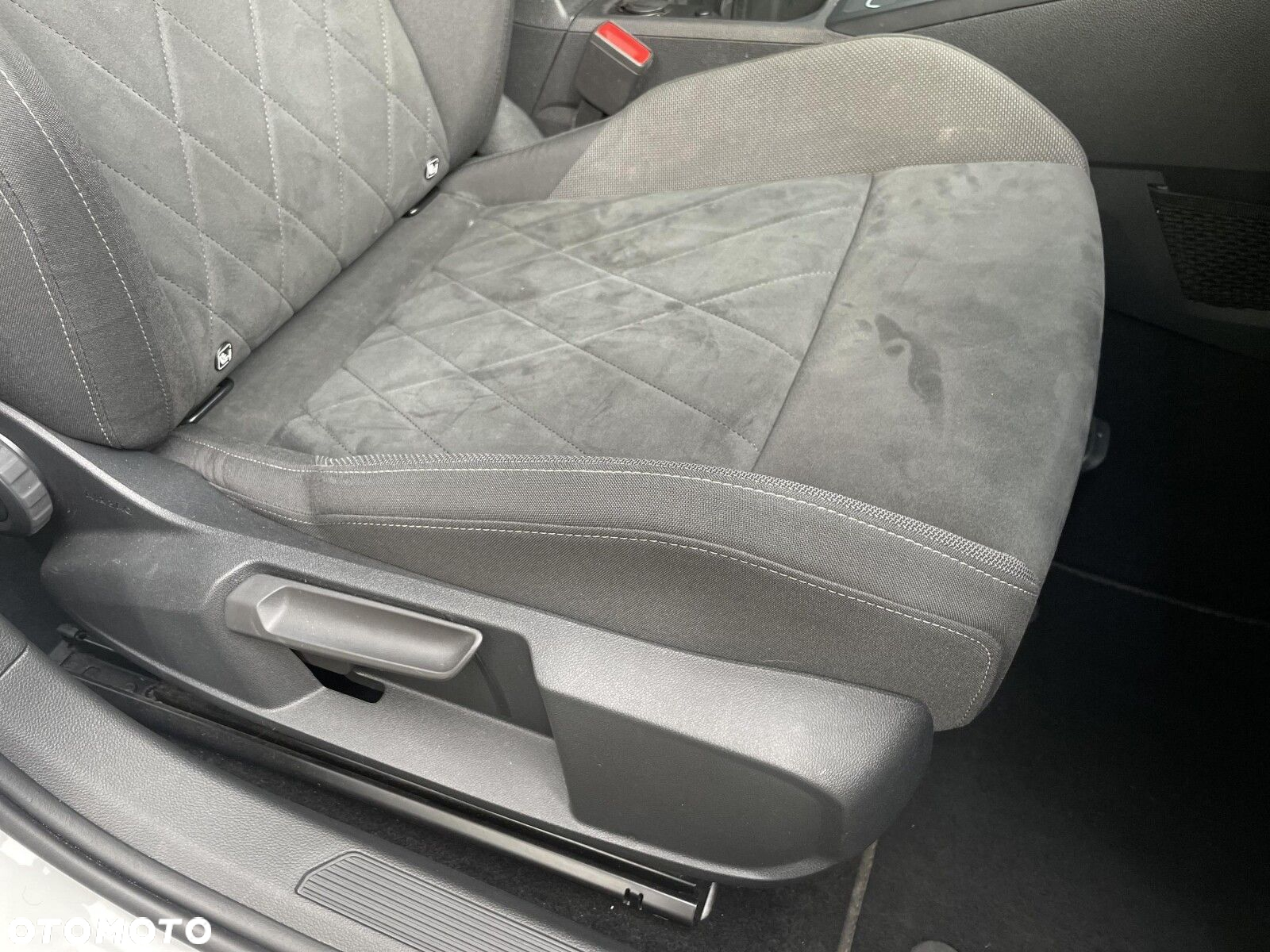 Volkswagen Golf VIII 2.0 TDI Style DSG - 24