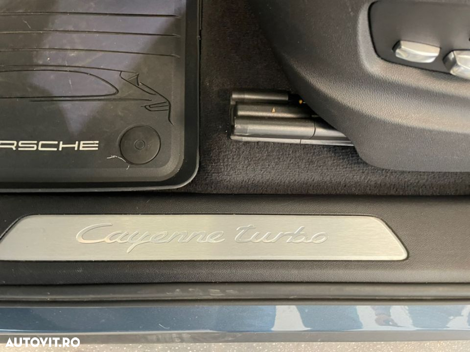 Porsche Cayenne Turbo - 18