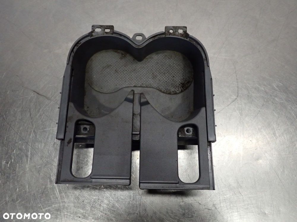 UCHWYT NA KUBEK TOYOTA RAV4 II LIFT - 2