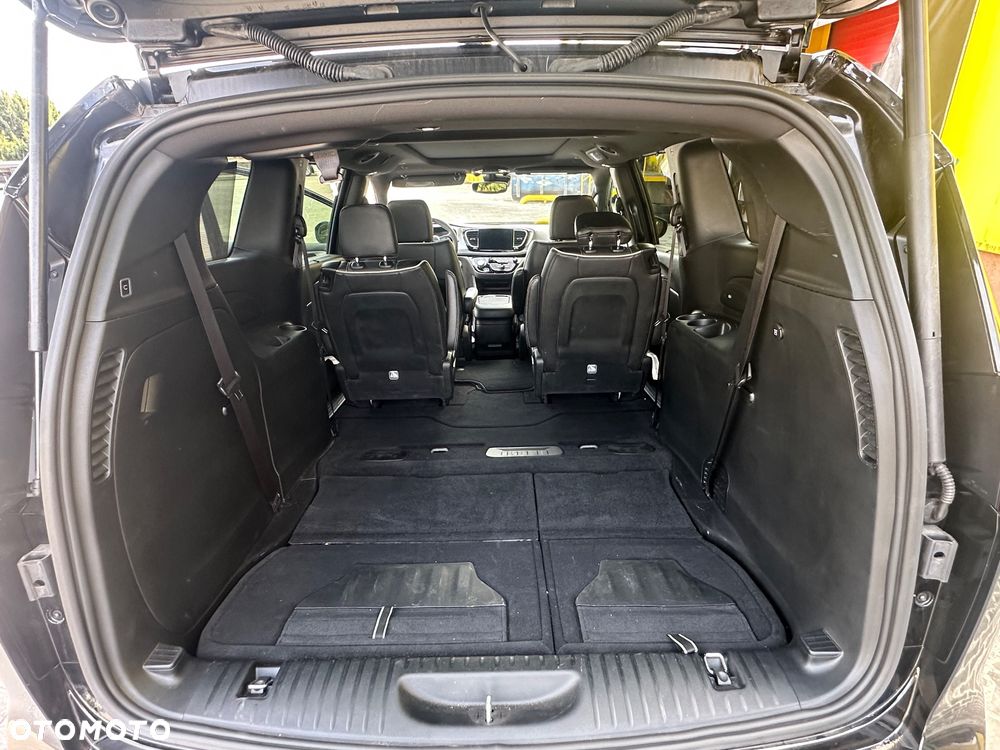 Chrysler Pacifica - 16