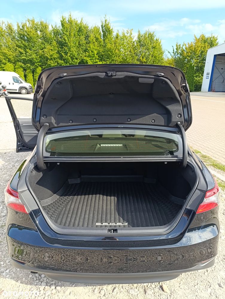 Toyota Camry 2.5 Hybrid Comfort CVT - 24