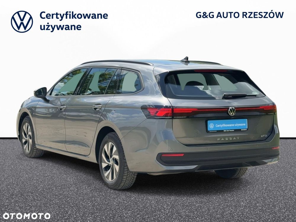 Volkswagen Passat - 4