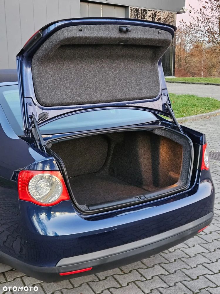 Volkswagen Jetta - 8