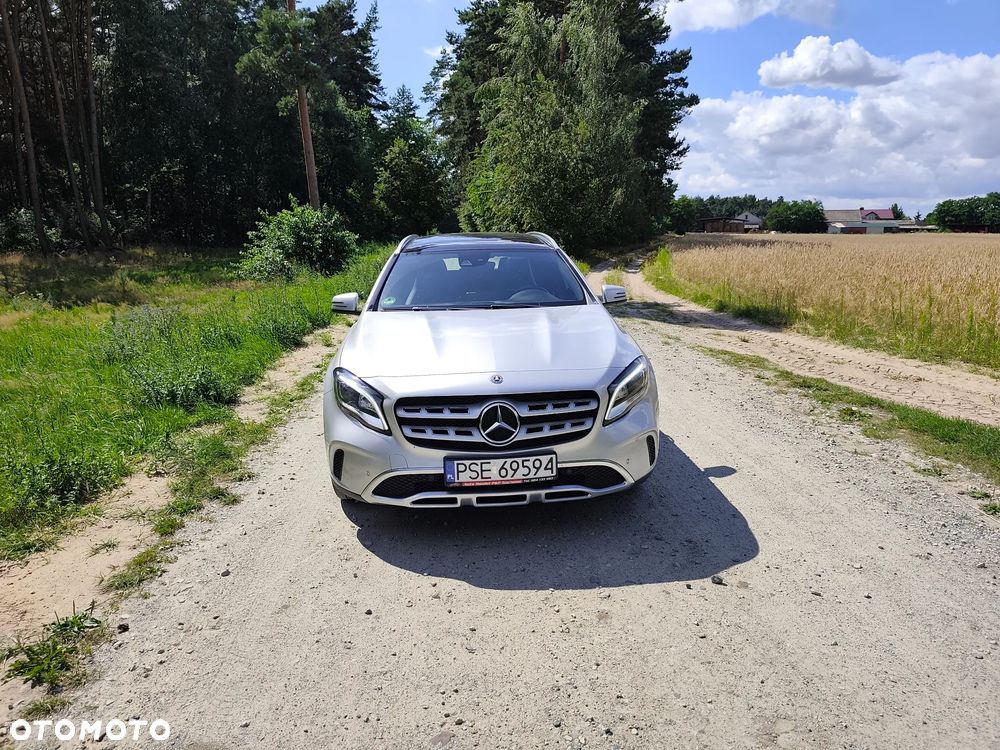 Mercedes-Benz GLA 200 7G-DCT UrbanStyle Edition - 2