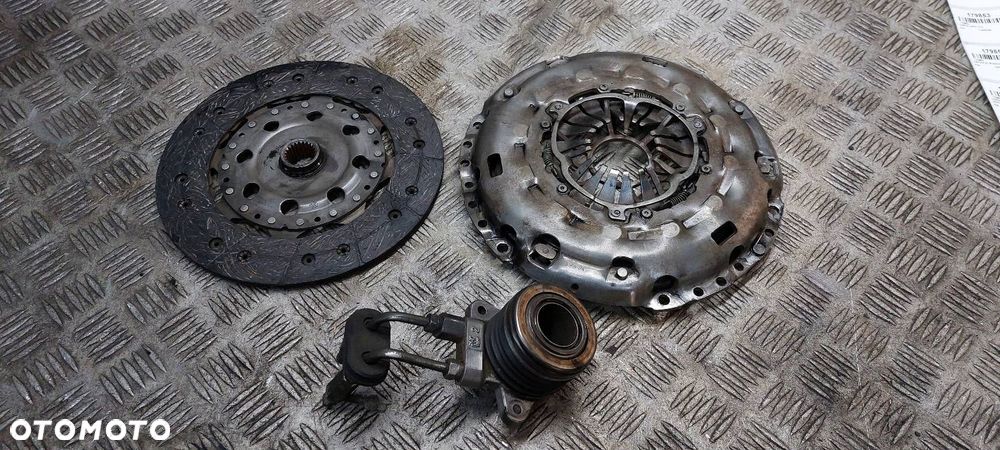 SPRZĘGŁO TARCZA + DOCISK + ŁOŻYSKO OPOROWE KIA CARENS III 2.0 CRDI - 1