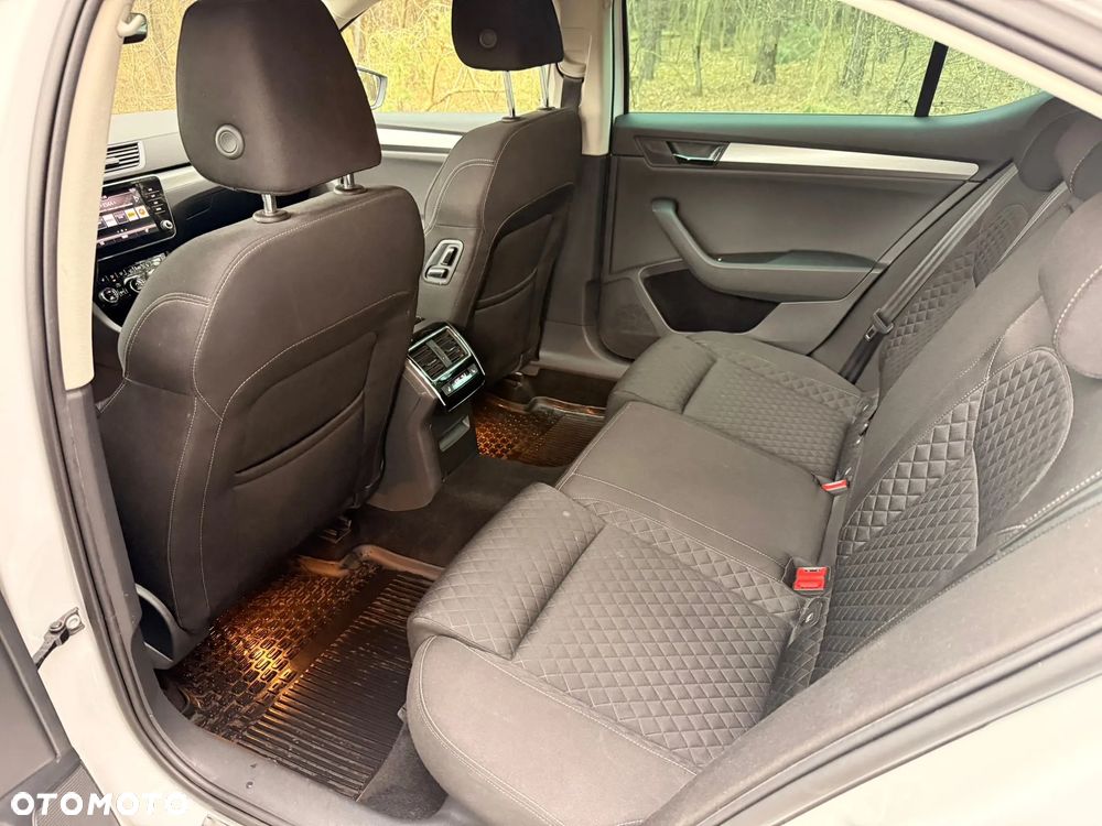 Skoda Superb 2.0 TDI 4x4 Style DSG - 8