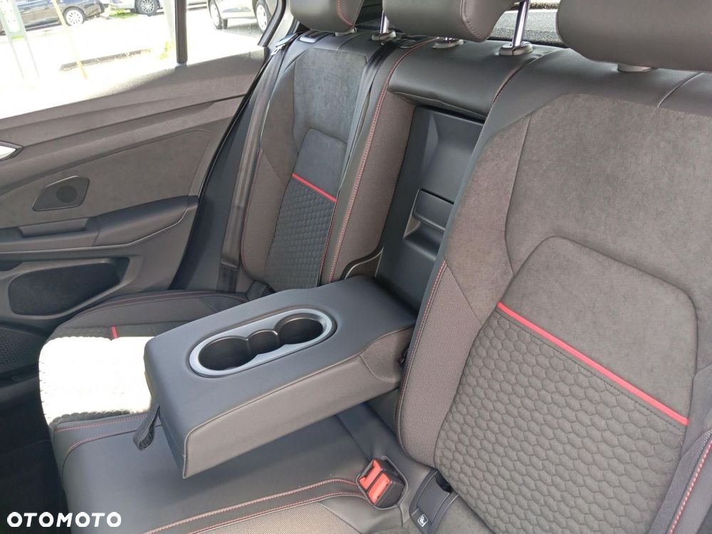 Volkswagen Golf - 25