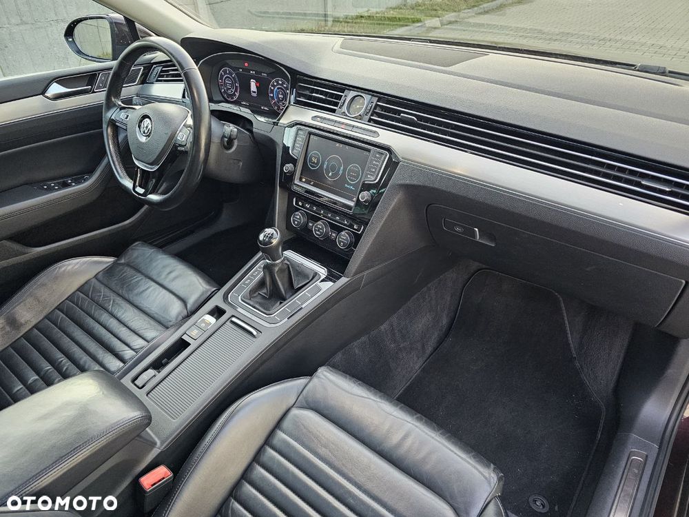 Volkswagen Passat - 31