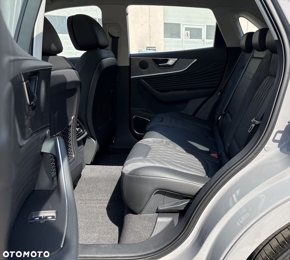 Hongqi HS5 2.0T Executive AWD - 12