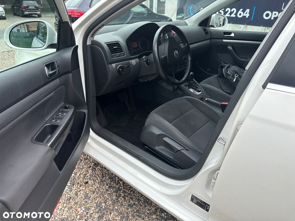 Volkswagen Golf - 6