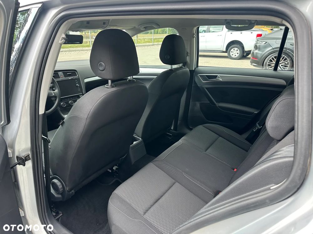 Volkswagen Golf - 11