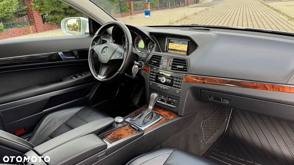 Mercedes-Benz Klasa E 250 CGI BlueEffICIENCY - 33