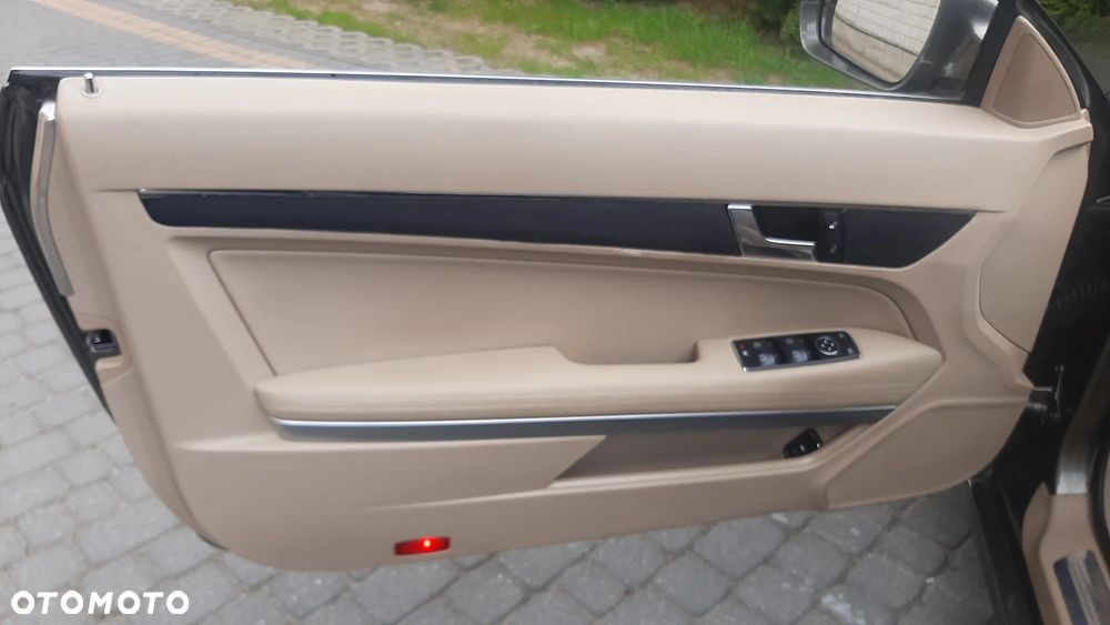 Mercedes-Benz Klasa E 250 CGI BlueEFFICIENCY Automatik Avantgarde - 36