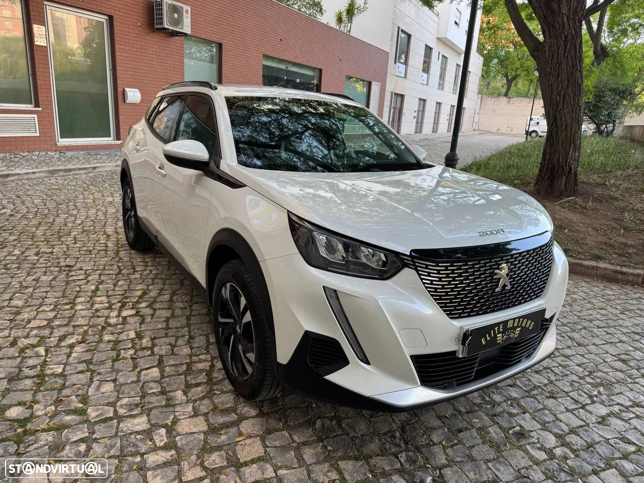 Peugeot 2008 1.2 PureTech Allure - 2