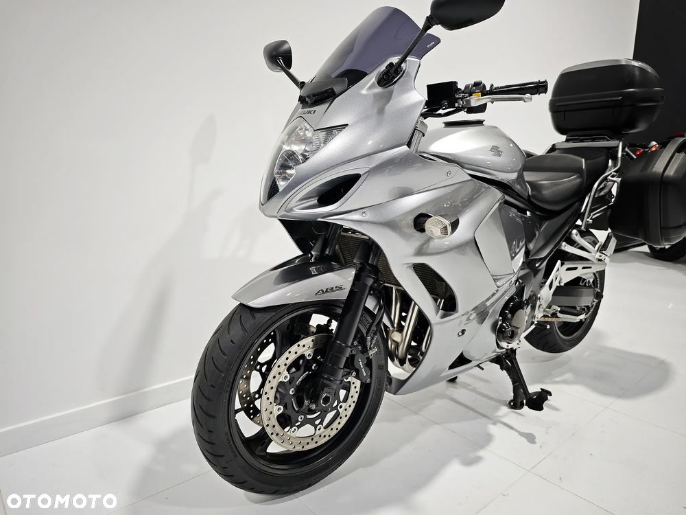 Suzuki GSX - 12
