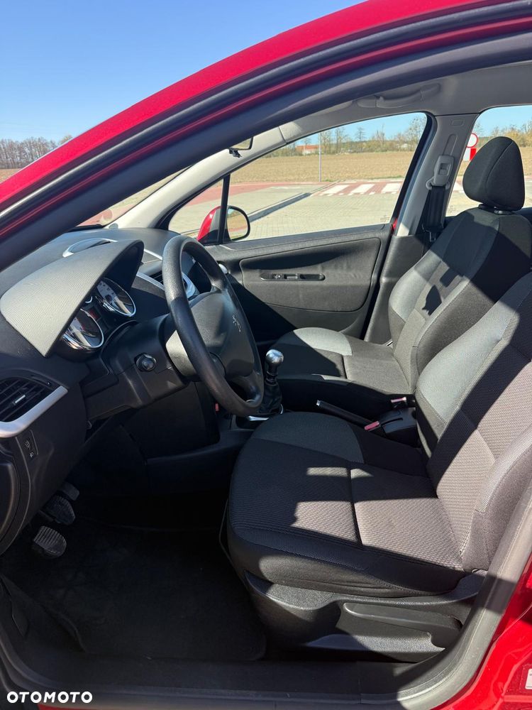 Peugeot 207 - 12