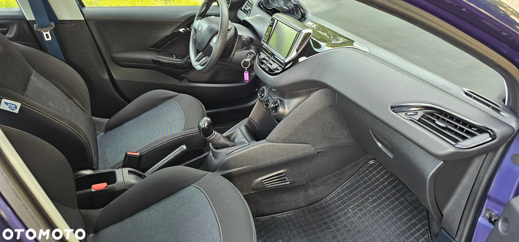 Peugeot 208 - 22