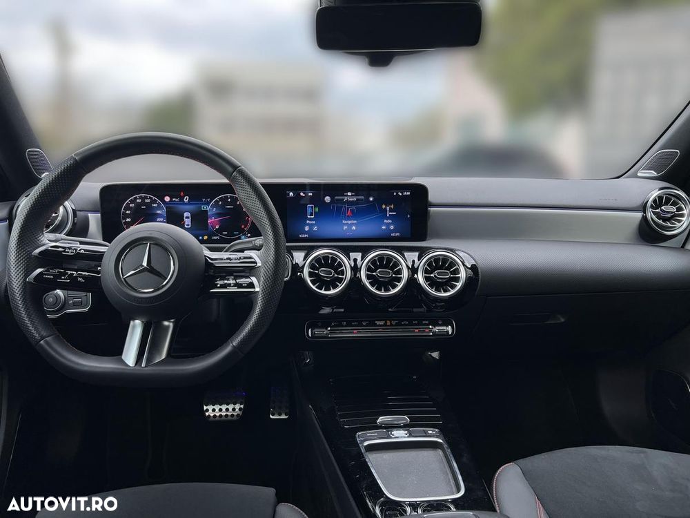 Mercedes-Benz A 200 Sedan MHEV 7G-DCT - 12