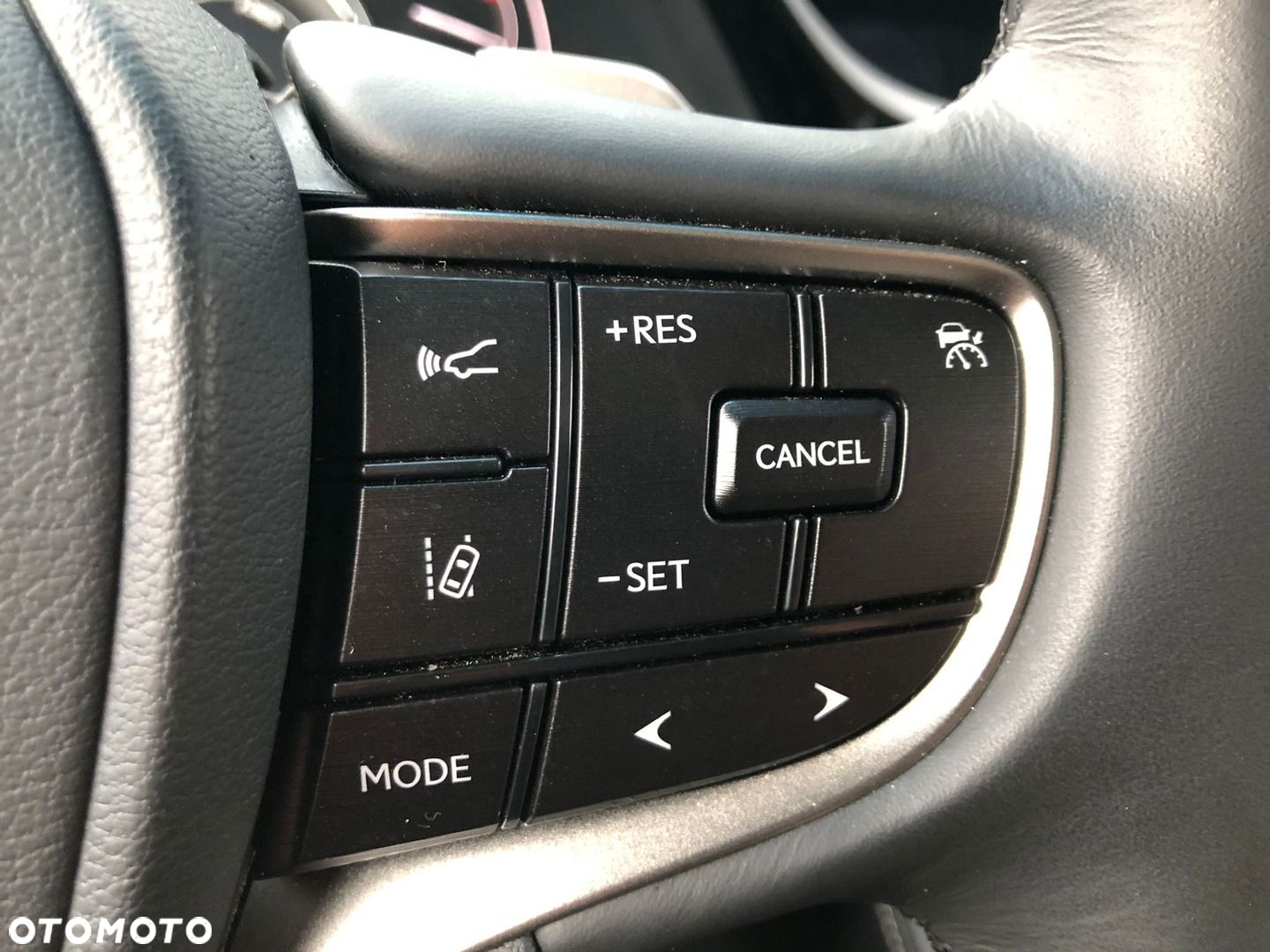 Lexus ES 300h F Sport Design - 28