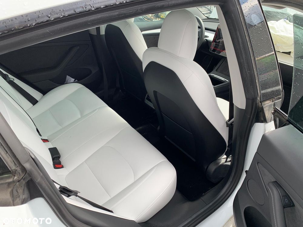 Tesla Model 3 - 10