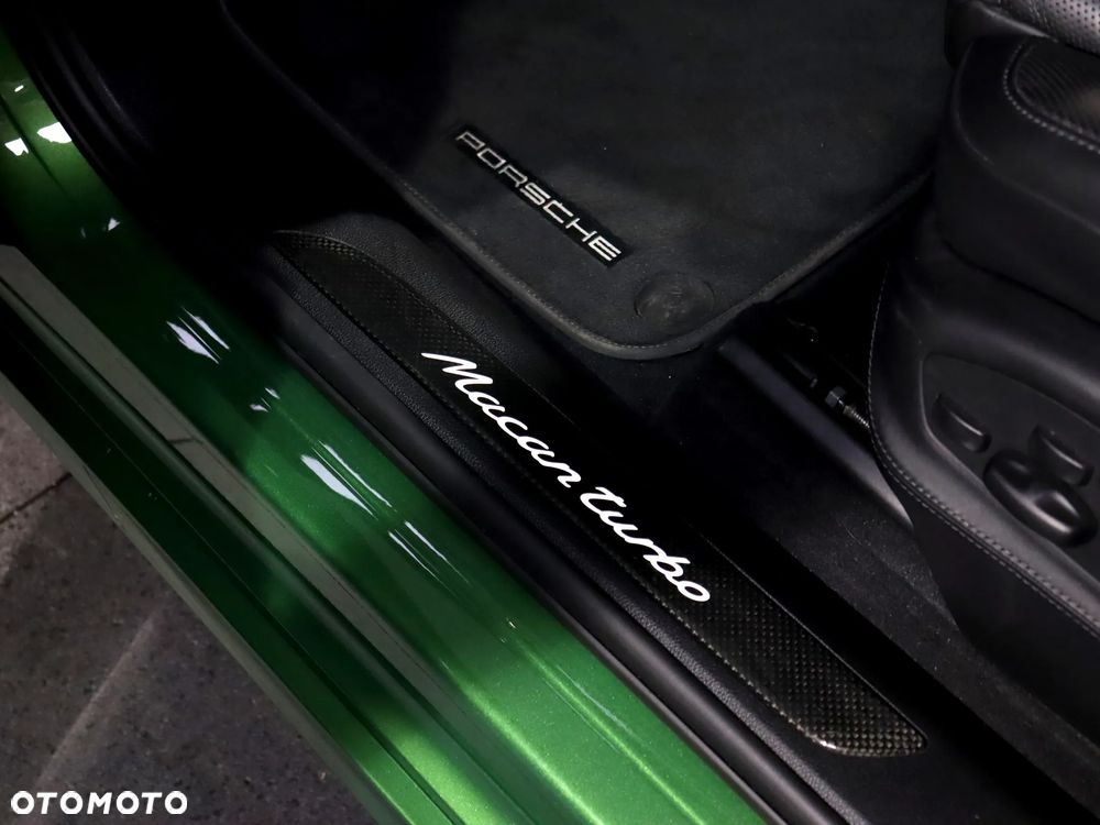 Porsche Macan Turbo - 30