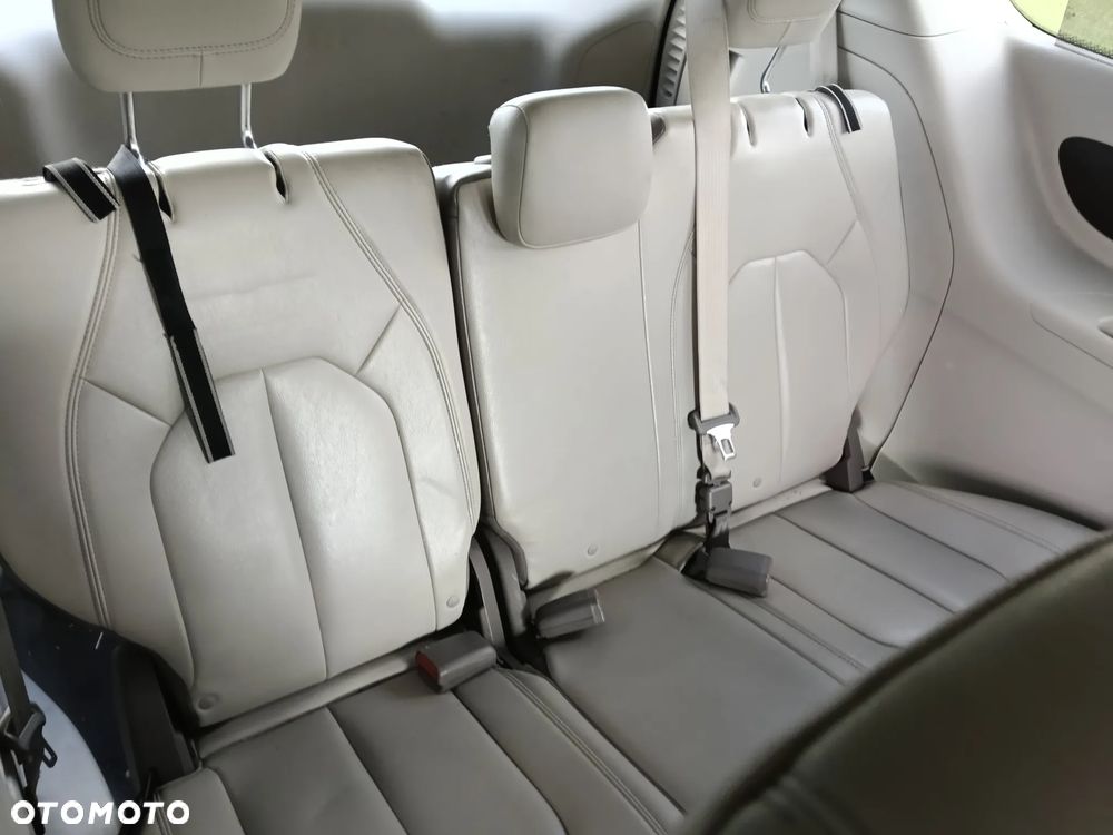 Chrysler Pacifica - 14