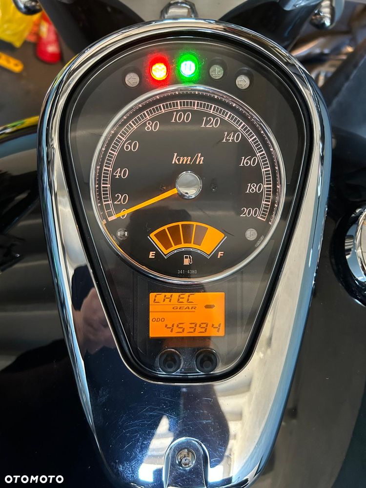 Suzuki Intruder - 9