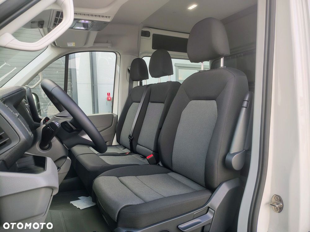 Volkswagen Crafter Crafter 35 Furgon z wysokim dachem silnik: 2,0 l EURO VI SCR 163 KM / skrzynia biegów: Przedni napęd automatyczna 8-biegowa rozstaw osi: 4490 mm L5 - 11