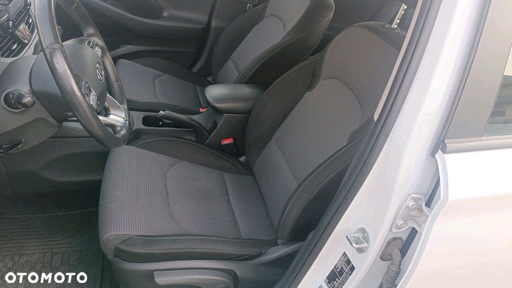 Hyundai i30 1.5 DPI Classic + - 7