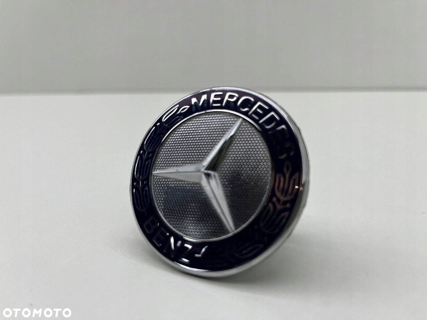 MERCEDES W204 ZNACZEK EMBLEMAT A2048170616 - 2