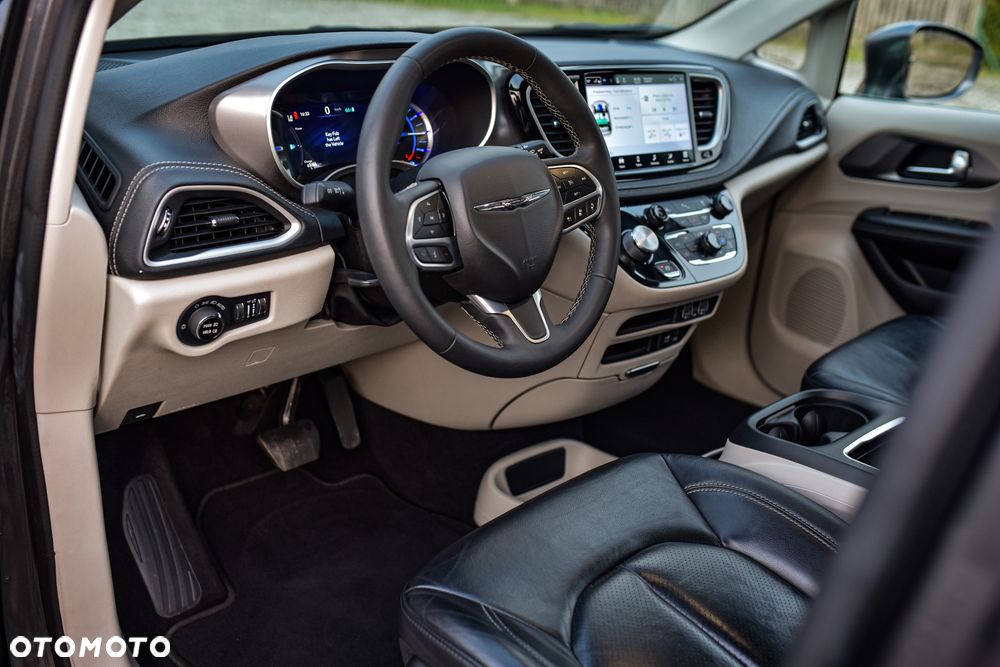 Chrysler Pacifica - 8