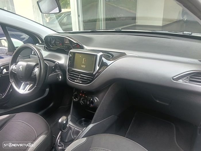 Peugeot 208 1.2 PureTech Style - 17