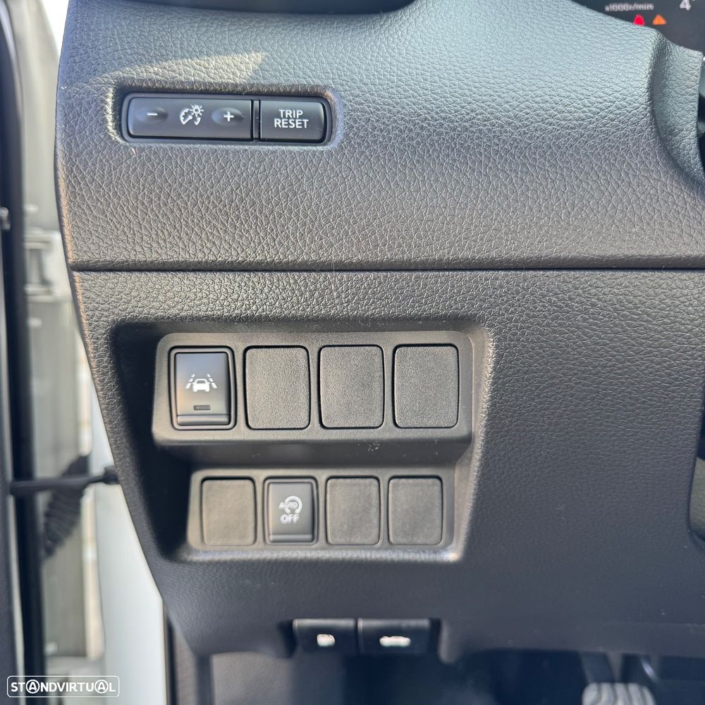 Nissan Qashqai 1.5 dCi N-Connecta J18+Led - 16