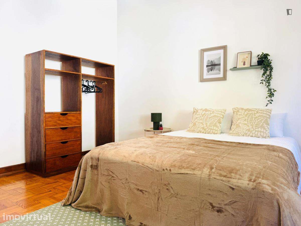 Quarto - localizado em Montes Claros Coimbra - Grande imagem: 3/8