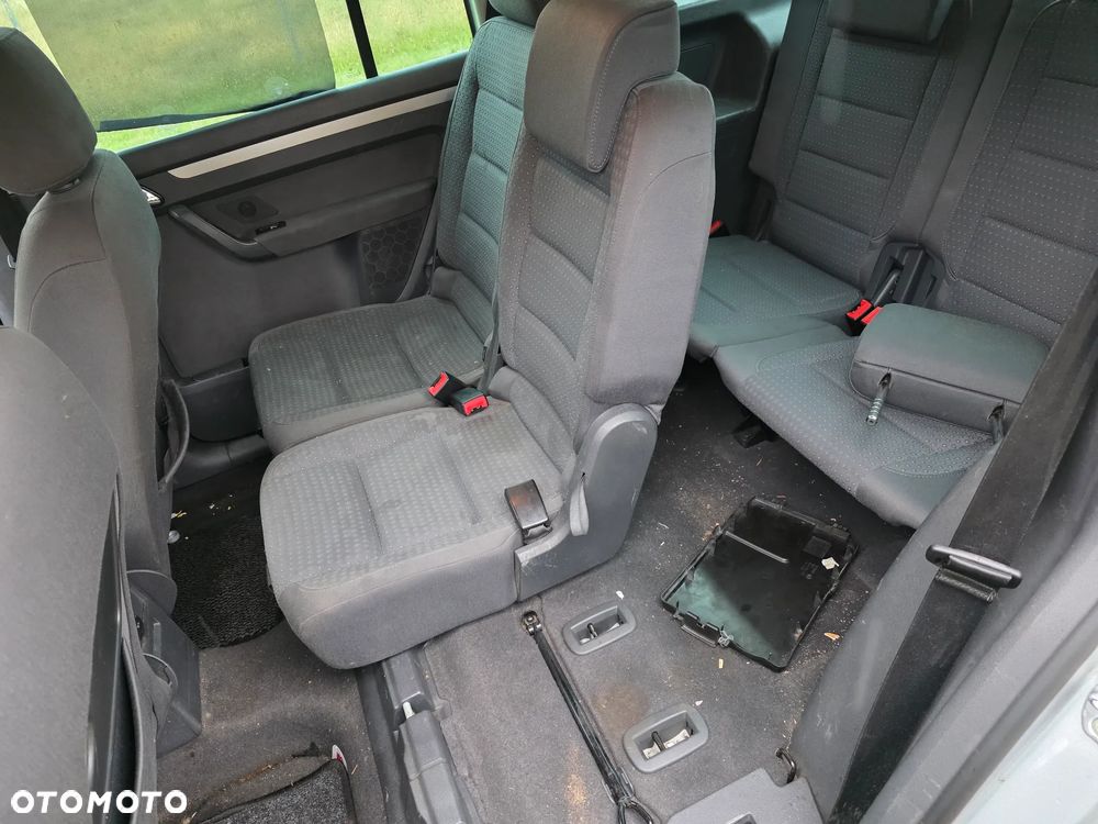 Volkswagen Touran 1.6 FSI - 14