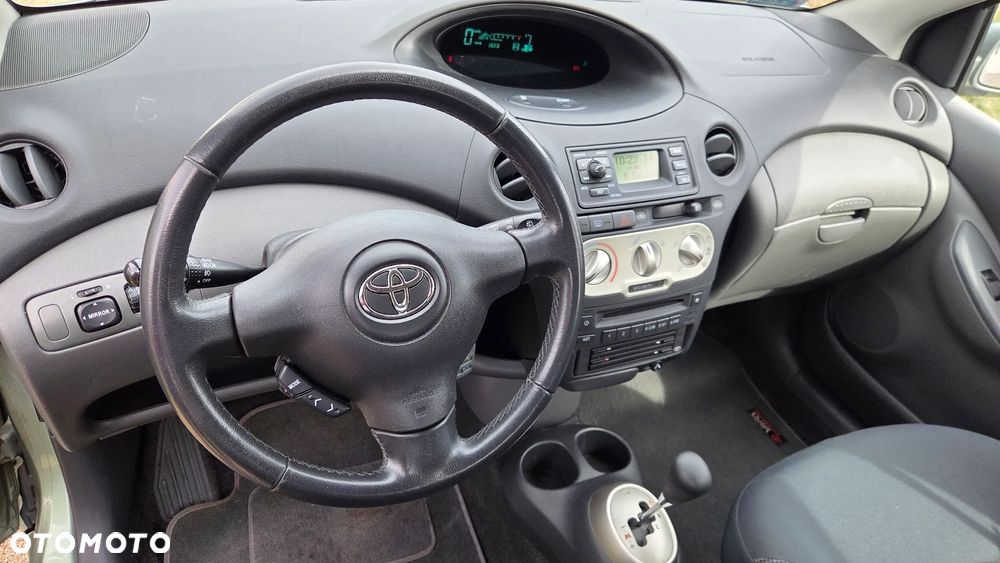 Toyota Yaris - 12