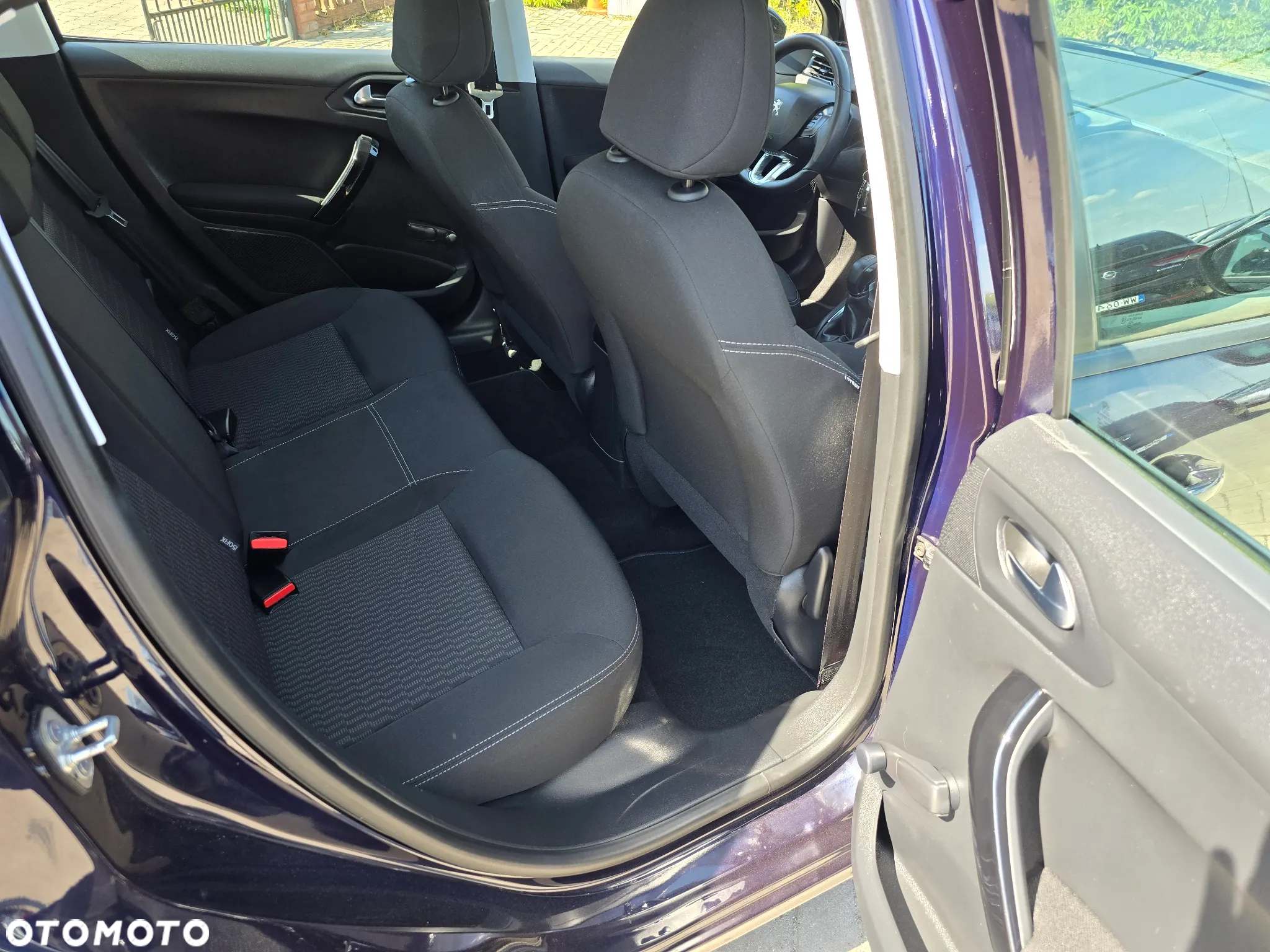 Peugeot 208 - 10