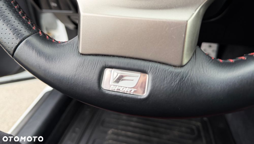 Lexus IS 300h F Sport - 28