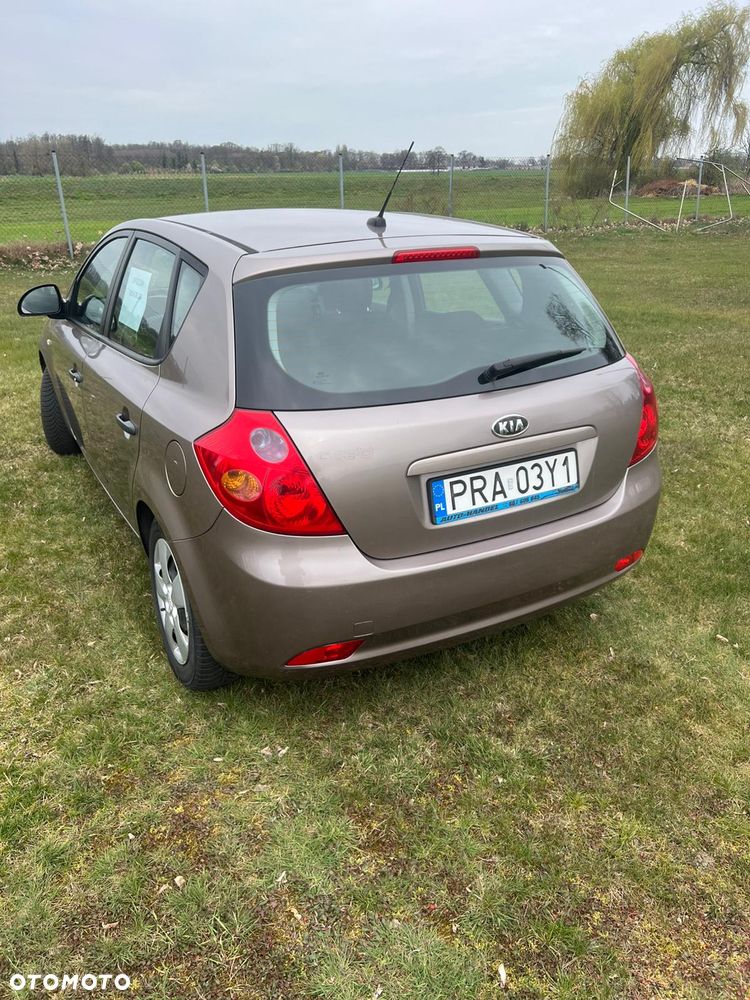 Kia Ceed 1.6 Crdi Comfort - 2