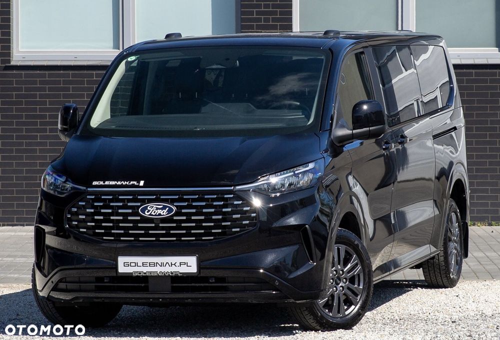 Ford Tourneo Custom - 1
